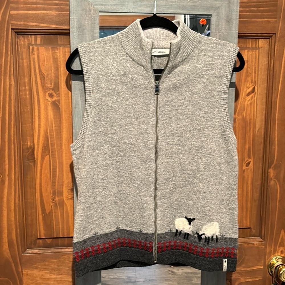 NEW Woolrich Vest with Sheep